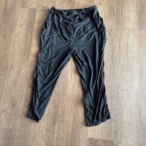 Quinee Women’s Maternity Black Capris Adjustable Waistline XL